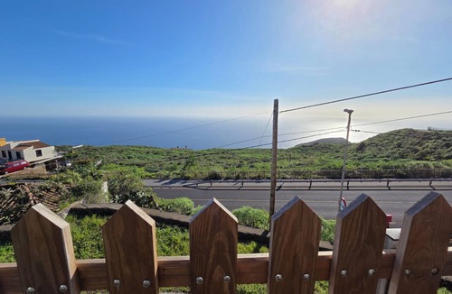 Malpaises House | Holiday Home 'El Moral 2' with Sea View, Private Terrace and Wi-Fi