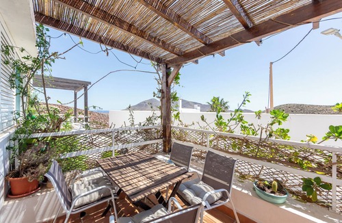 Presillas Bajas House | Holiday Home 'Entre Volcanes Y Sal' with Mountain View, Wi-Fi and Air Conditioning