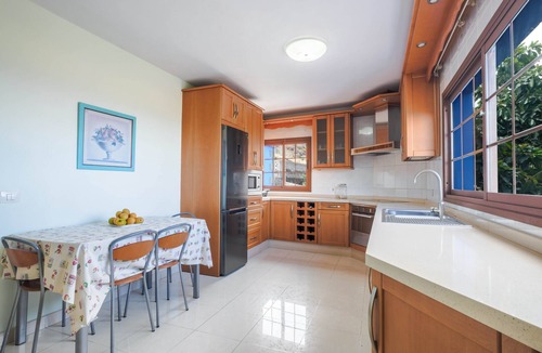 Icod de los Vinos House | Holiday Home “Casa las Cañas” with Mountain View, Sea View, Pool and Terrace