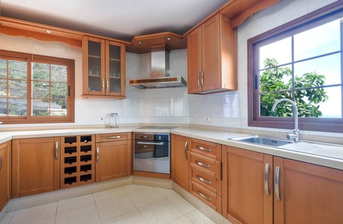 Icod de los Vinos House | Holiday Home “Casa las Cañas” with Mountain View, Sea View, Pool and Terrace