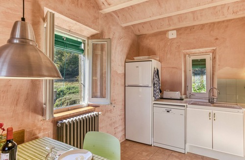 Beguda House | Holiday Home 'La Rectoría De Castellar' with Mountain View, Pool, Garden & Wi-Fi