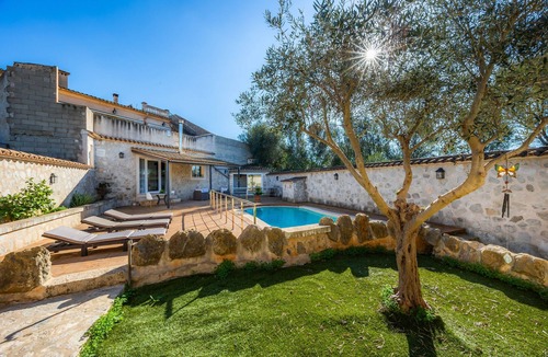 Maria de la Salut House | Holiday Home 'Villalonga' with Private Pool, Wi-Fi and Air Conditioning