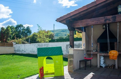 Sotillo del Rincon House | Holiday Home 'Los Robles 1' with Mountain View, Shared Pool and Wi-Fi