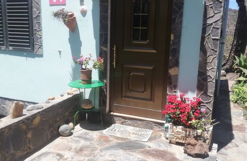 Vallehermoso House | Holiday Home "Casa Grenado" with Sea Views, Private Balcony & Wi-Fi