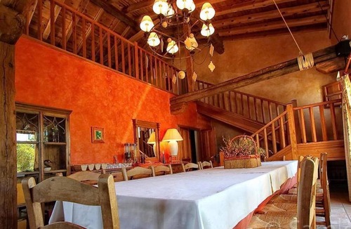 Yanguas De Eresma House | Holiday Home 'San Pedro De Caldas' with Private Pool, Private Garden and Wi-Fi