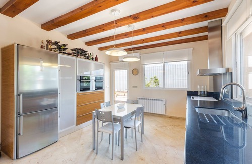 Librilla House | Holiday Home 'Finca Sol Del Sur' with Mountain View, Wi-Fi and Air Conditioning