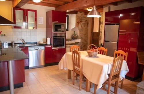 Viano Pequeno House | Holiday Home 'Fonte Do Barro Y Spa Optional' with Mountain Views, Private Pool and Wi-Fi