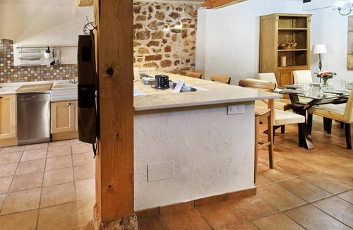 Ayllon House | Holiday Home 'Hestia' with Mountain View, Balcony and Wi-Fi