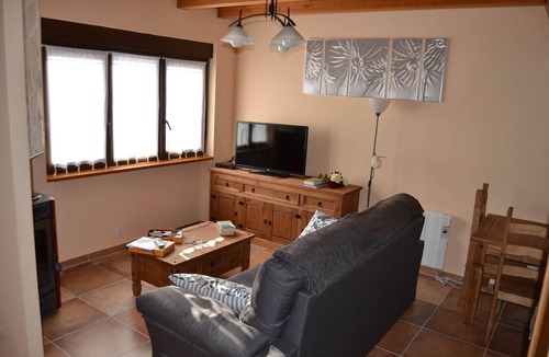 Bernuy-Salinero House | Holiday Home in Castilla-León with Pool