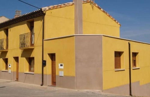 Milagro House | Holiday Home 'La Casa Miralrio 1' with Private Terrace, Wi-Fi and Air Conditioning