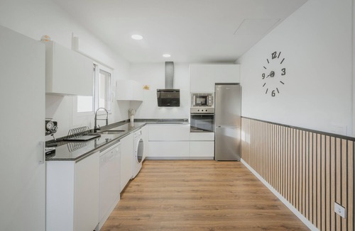Pedraza House | Holiday Home 'La Isi' with Private Garden and Wi-Fi