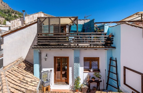 Guejar Sierra House | Holiday Home 'La Lechuga Azul' with Mountain View, Private Terrace and Wi-Fi