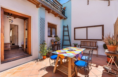 Guejar Sierra House | Holiday Home 'La Lechuga Azul' with Mountain View, Private Terrace and Wi-Fi