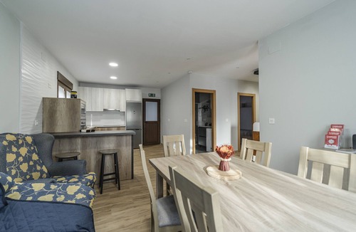Villaherreros House | Holiday Home 'La Quesería' with Mountain View, Shared Terrace and Wi-Fi