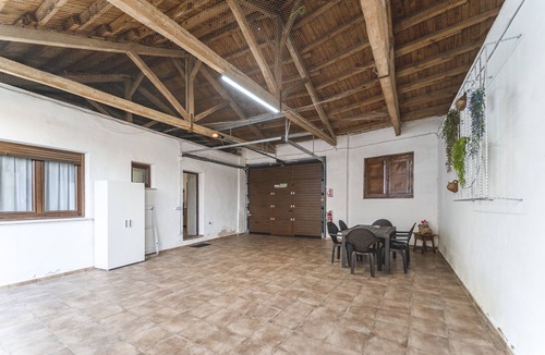 Villaherreros House | Holiday Home 'La Quesería' with Mountain View, Shared Terrace and Wi-Fi
