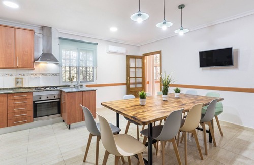 Totana House | Holiday Home 'Mi Bella' with Mountain View, Wi-Fi and Air Conditioning