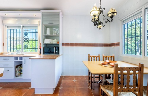 Malaga-Este House | Holiday Home 'New House In Malaga Nature' with Mountain Views, Wi-Fi and Air Conditioning