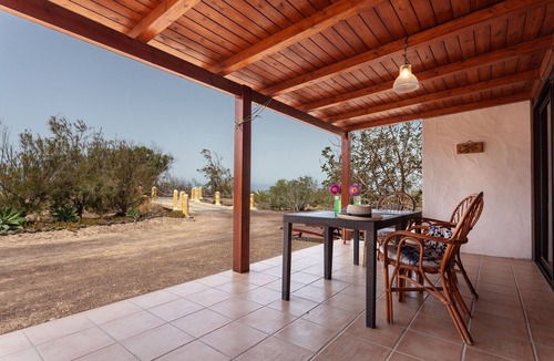 La Oliva House | Holiday Home "Oasis en Cotillo" with Terrace, Grill, Panoramic View & Fans