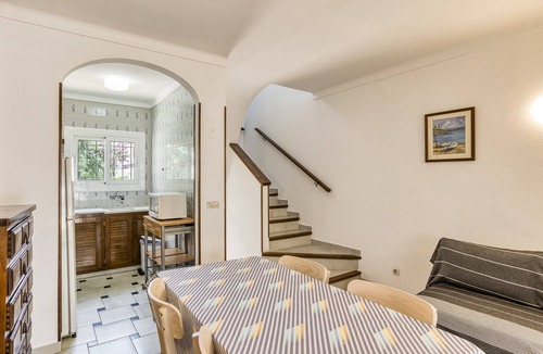 L'Escala House | Holiday Home 'Palau 100m Playa' with Private Terrace and Wi-Fi