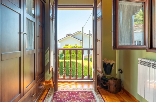 Pilona House | Holiday Home 'Paz Y Tranquilidad' with Mountain View, Shared Terrace and Wi-Fi