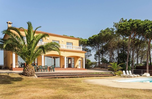 Lloret de Mar House | Holiday Home 'Roselles' with Sea View, Private Pool and Wi-Fi