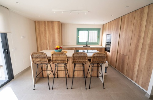 Roquetas de Mar House | Holiday Home 'Villa Taray' with Sea View, Wi-Fi and Air Conditioning