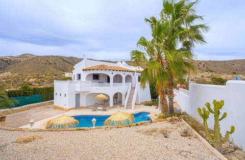 Coveta Fuma Villa | Holiday Home 'Villa Mellizo' with Private Pool, Wi-Fi and Air Conditioning