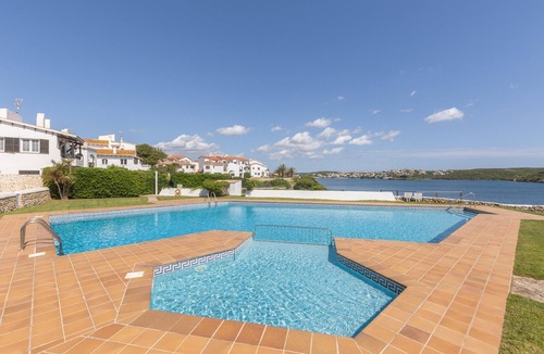 Es Castell House | Holiday Home “Villa Sol Del Este, Es Castell” with Sea View, Wi-Fi and Air Conditioning