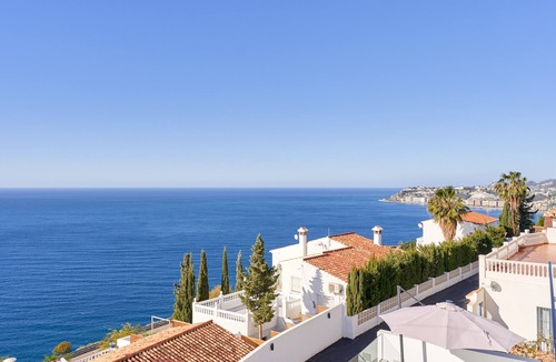 Salobrena House | Holiday Home 'Villa Infinite' with Sea View, Wi-Fi and Air Conditioning