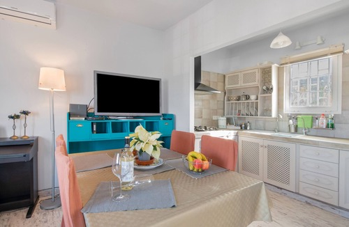 Tazacorte House | Holiday Home 'Villa Los Aguacateros' with Private Terrace, Wi-Fi and Air Conditioning