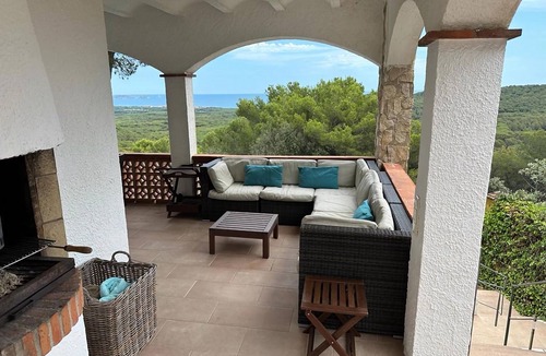 Pals House | Holiday House with pool and spectacular sea views