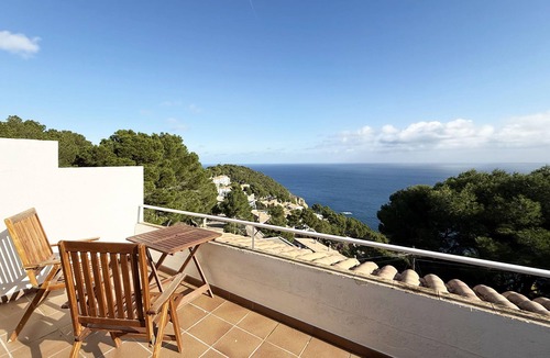 Aiguablava Apartment | Holiday rental apartment with swimming pool in Begur, Sa Tuna