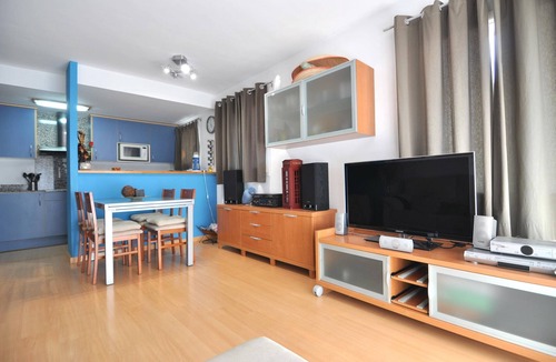 Santa Margarida Apartment | Holiday rental in Roses, Costa Brava: 2-bedroom apartment with terrace and communal pool, 2 km from Santa Margarita beach.