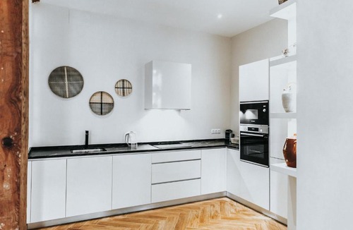 Centro Apartment | Holidays2Malaga Beatas 3 bedroom & French balcony