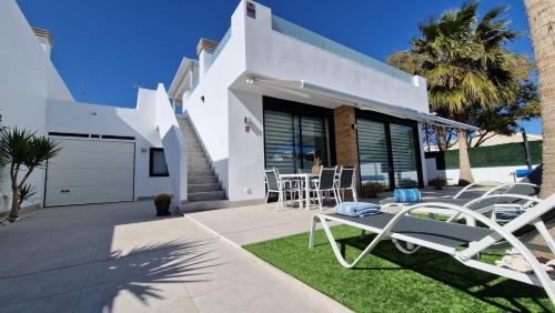 Los Alcazares Villa | Holidoo Travel "Villa Deluxe"