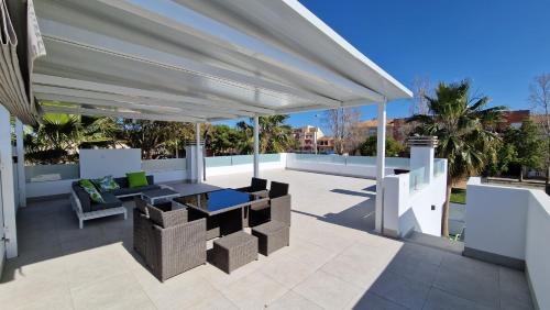 Los Alcazares Villa | Holidoo Travel "Villa Deluxe"