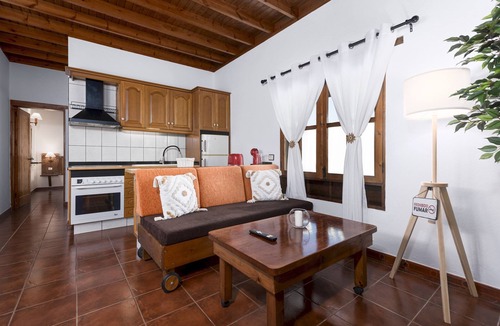 Triquivijate Apartment | Home2Book La Molina B, Cozy Country House