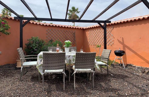 San Miguel de Abona Villa | Homely luxury villa within private gardens. Great for golfers-