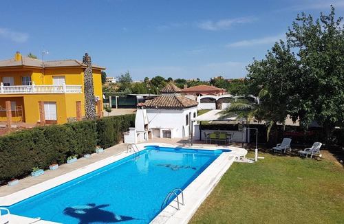 Linares Villa | Homerez - Amazing villa for 6 ppl. with swimming-pool and garden at Linares