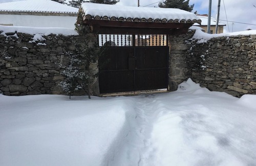 Navarredonda de Gredos House | Homerez - Spacious house in Navarredonda, mountain view
