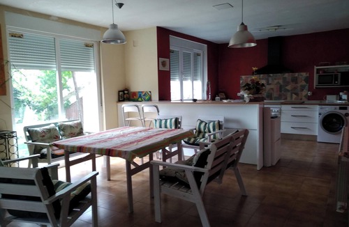 San Vitero House | Homerez - Charming House in San Cristóbal with Garden