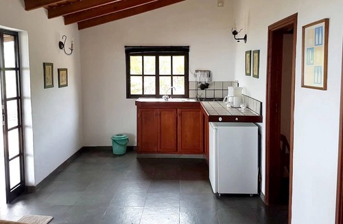 Los Llanos de Aridane House | Homerez - House 9 km away from the beach for 4 ppl. with shared pool and terrace