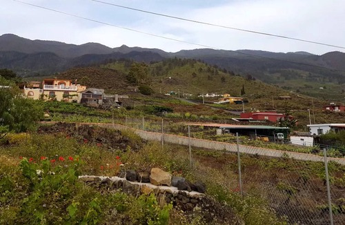 Los Llanos de Aridane House | Homerez - House 9 km away from the beach for 2 ppl. with shared pool and terrace