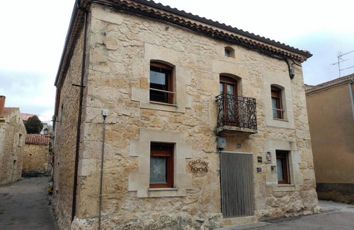 Tubilla del Lago House | Homerez - House Tubilla del Lago