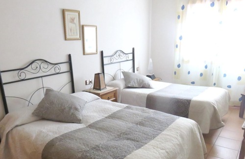 Sotoserrano House | Homerez - Nice house for 6 ppl. with terrace at Sotoserrano
