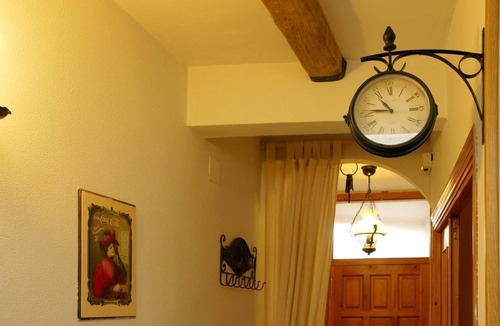 Mingorria House | Homerez - Spacious house for 6 ppl. with terrace at Mingorría