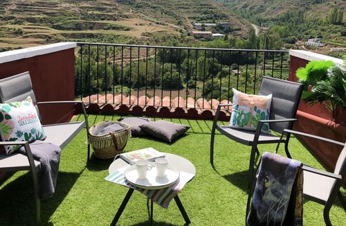 Viguera House | Homerez - Spacious house for 6 ppl. with terrace at Viguera