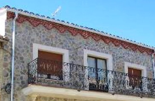 Bonar House | Homerez - Spacious house for 8 ppl. with balcony at Boñar