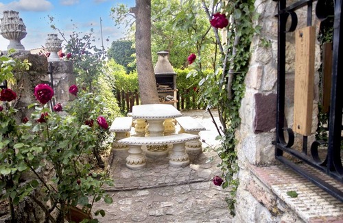 Abejar House | Homerez - Spacious house with garden in Abejar