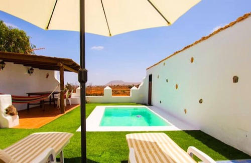 Antigua Villa | Homerez - Spacious villa 12 km away from the beach for 4 ppl. with swimming-pool